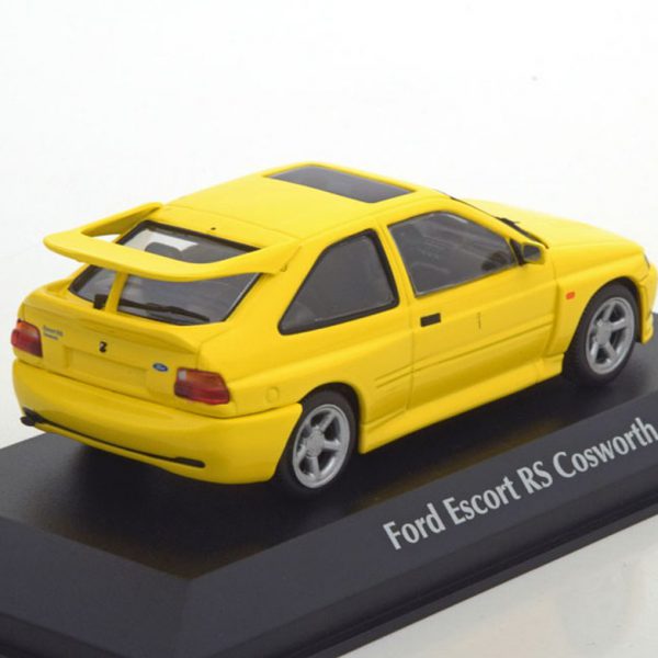 Ford Escort RS Cosworth 1992 Geel 1-43 Maxichamps