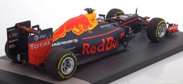 Red Bull Racing TAG Heuer RB12 1st Win GP Spanje Max Verstappen 2016 Schaal 1/18 Minichamps ( Resin )Limited 1670 Pcs