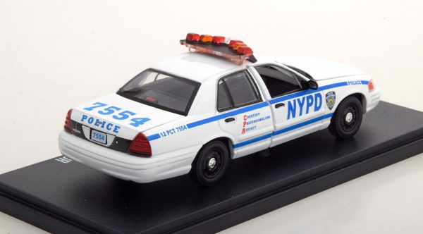 Ford Crown Victoria Police Interceptor 2001 "Blue Bloods"1-43 Greenlight Collectibles