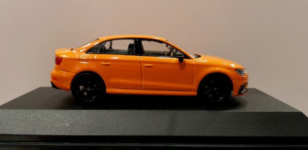 Audi RS 3 Limousine 2016 Oranje 1:43 iScale