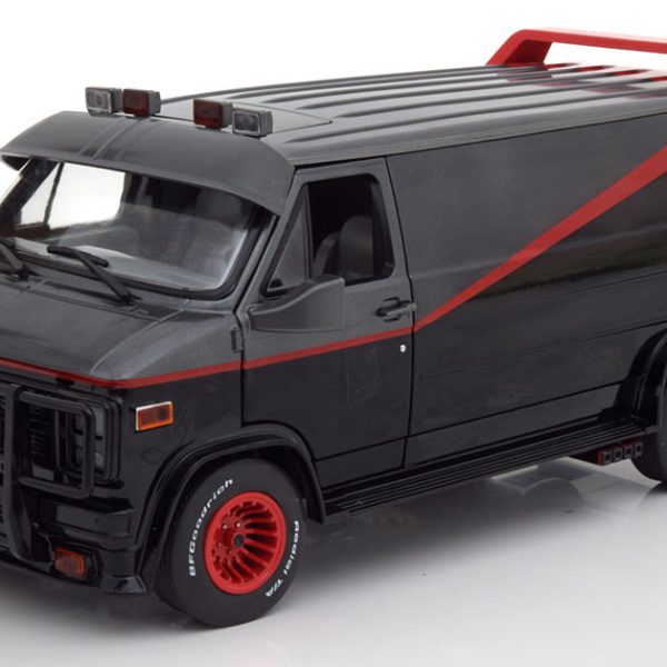 GMC Vandura Van "A-Team" 1983 Zwart / Grijs / Rood 1-18 Greenlight Collectibles