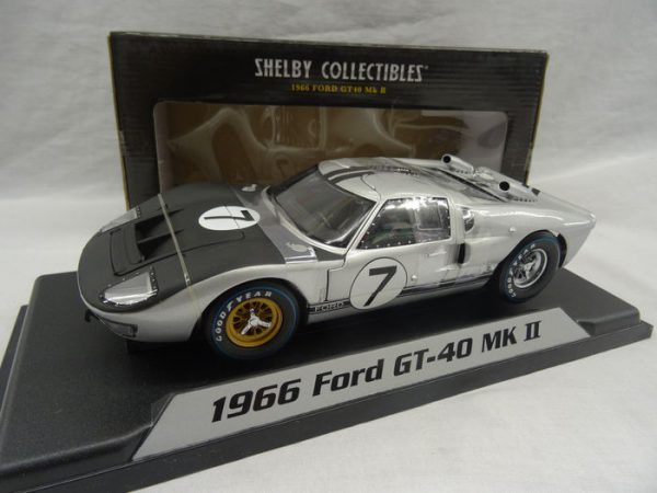 Ford GT 40 MK II 1966 Nr# 7 Zilver/ Zwart 1-18 Shelby Collectibles
