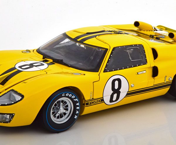 Ford GT 40 MK II 1966 Nr# 8 Geel / Zwart 1-18 Shelby Collectibles