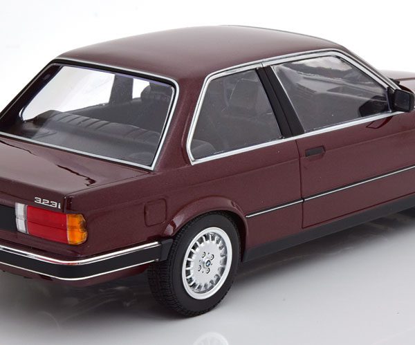 BMW 323i E30 1982 Donkerrood Metallic 1-18 Minichamps Limited 400 Pieces