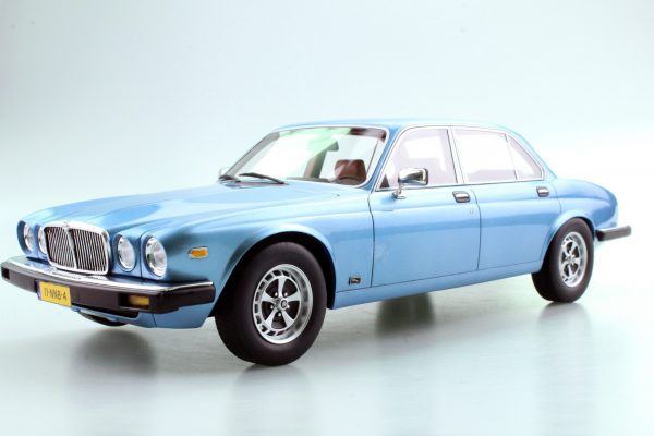 Jaguar XJ6 1982 Blauw Metallic 1-18 LS Collectibles Limited 250 Pieces