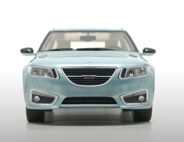 Saab 9-5 Sportcombi 2010 Gletsjer Zilver 1-18 DNA Collectibles Limited 320 Pieces
