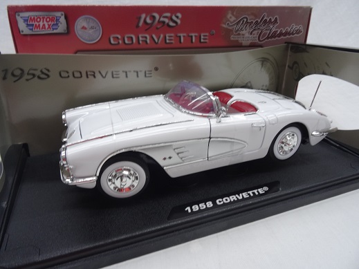 Chevrolet Corvette 1958 Wit 1:18 Motormax