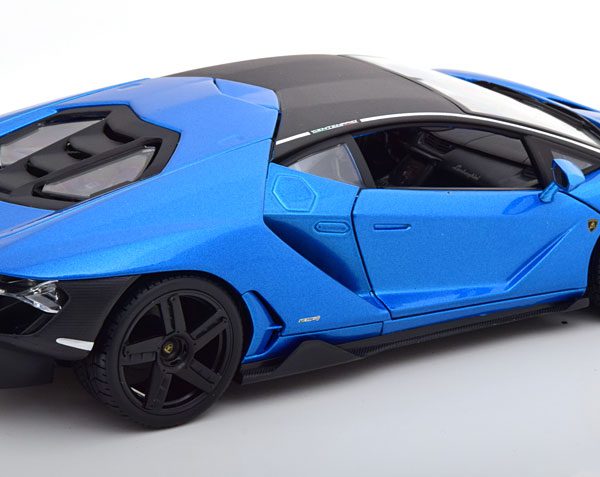 Lamborghini Centenario LP 770-4 2017 Blauw Metallic 1-18 Maisto