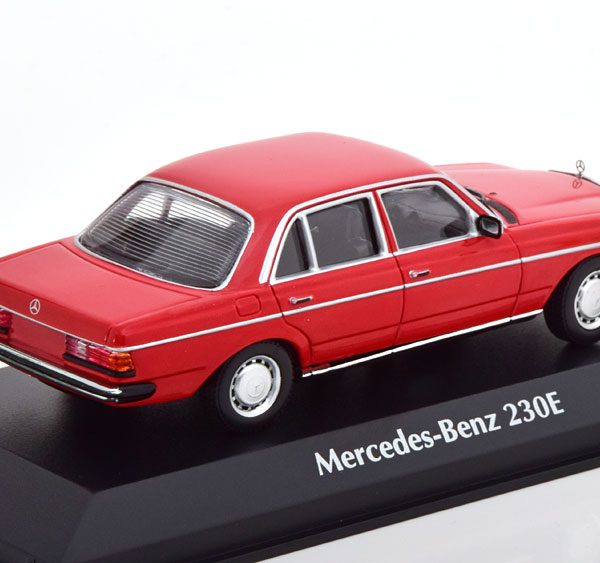 Mercedes-Benz 230E ( W123) Limousine 1982 Rood 1-43 Maxichamps