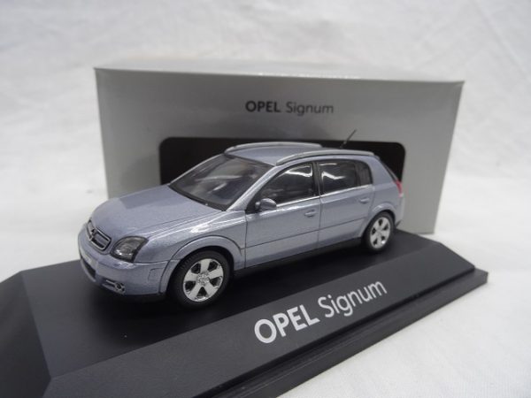 Opel Signum Blauw metallic 1:43 Schuco