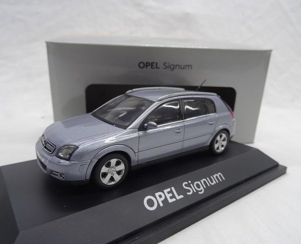 Opel Signum Blauw metallic 1:43 Schuco