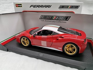 Ferrari 488 GTB "70th Anniversary" Rood / Wit Dak / Goude Velgen 1-18 Burago 70th Anniversary Collection Limited Edition