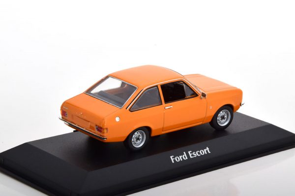 Ford Escort 1975 Oranje 1-43 Maxichamps