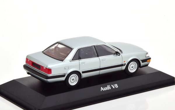Audi V8 1988 Zilver Metallic 1-43 Maxichamps