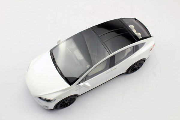 Tesla Model X Wit met Zwarte Velgen 1-18 LS Collectibles Limited 250 Pieces