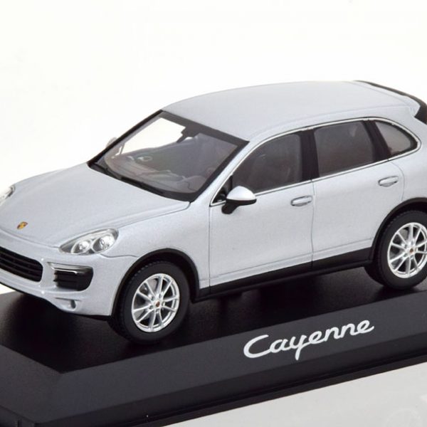 Porsche Cayenne ( E2) Facelift 2014 Zilver 1-43 Minichamps