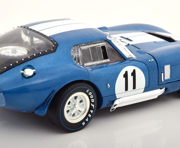 Shelby Cobra Daytona Coupe No.11, 24h Le Mans 1965 Blauw Sears/Thompson 1-18 Shelby Collectibles