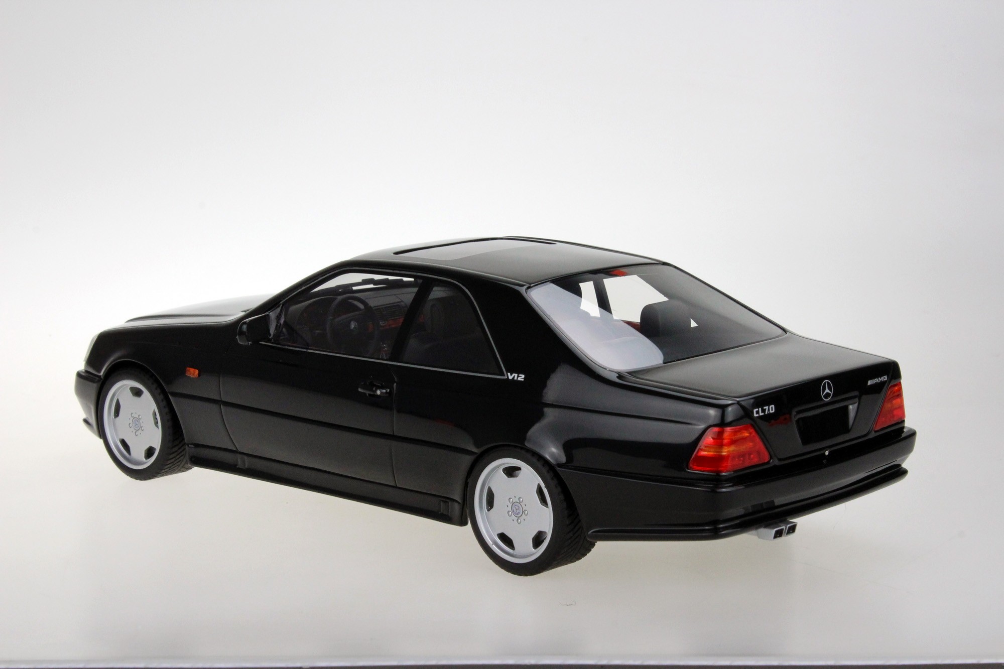 Mercedes-Benz AMG CL600 7.0 Coupe Zwart 1-18 LS Collectibles