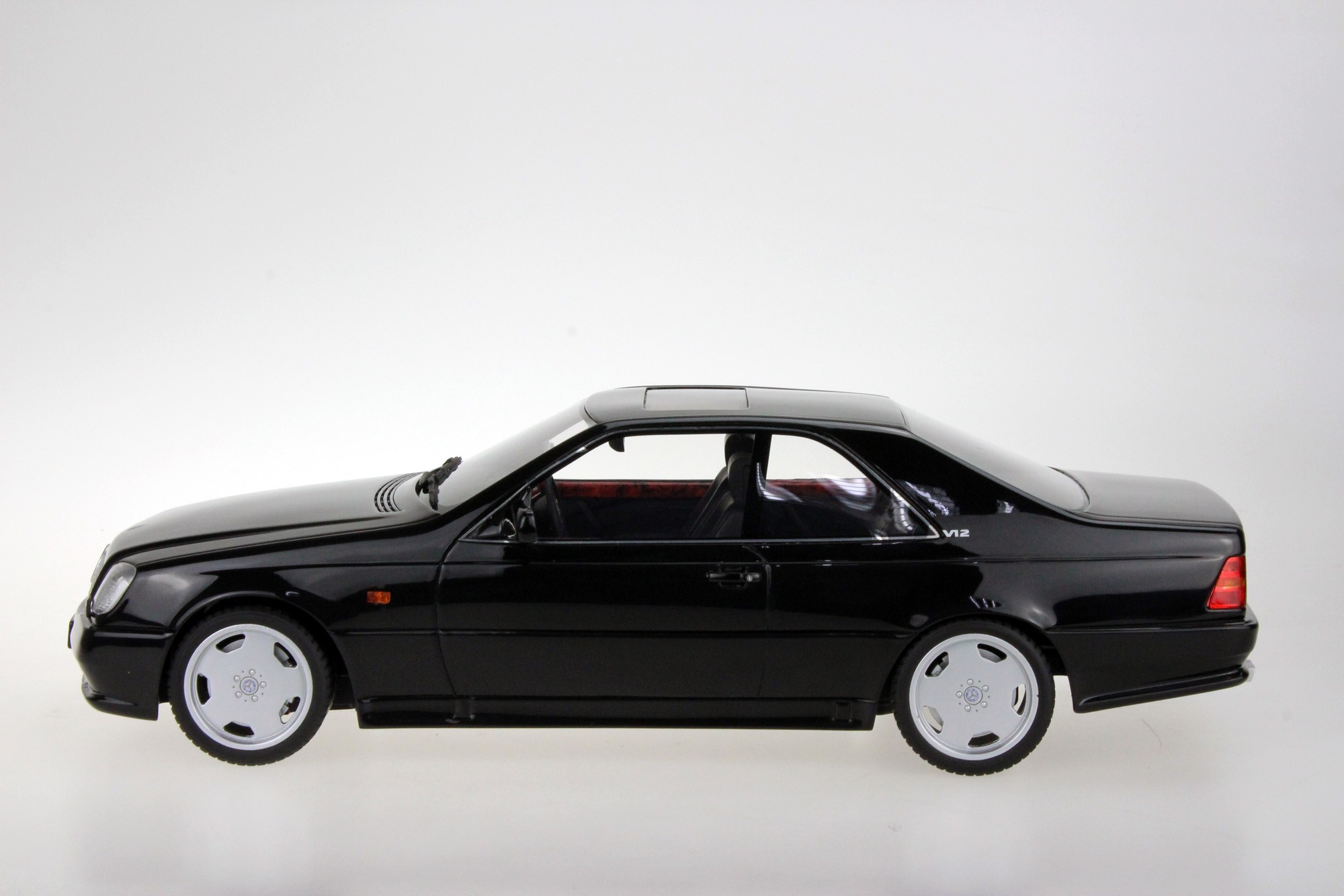 Mercedes-Benz AMG CL600 7.0 Coupe Zwart 1-18 LS Collectibles