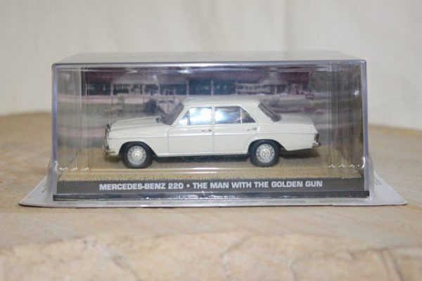 Mercedes-Benz 220 James Bond "The Man with the Golden Gun" 1-43 Altaya James Bond 007 Collection