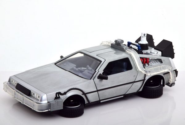 De Lorean Time Machine "Back to The Future 2" Met Led Verlichting Matzilver 1-24 Jada Toys