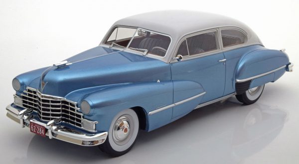 Cadillac Series 62 Club Coupe 1946 Lichtblauw / Grijs 1-18 BOS Models Limited 1000 Pieces