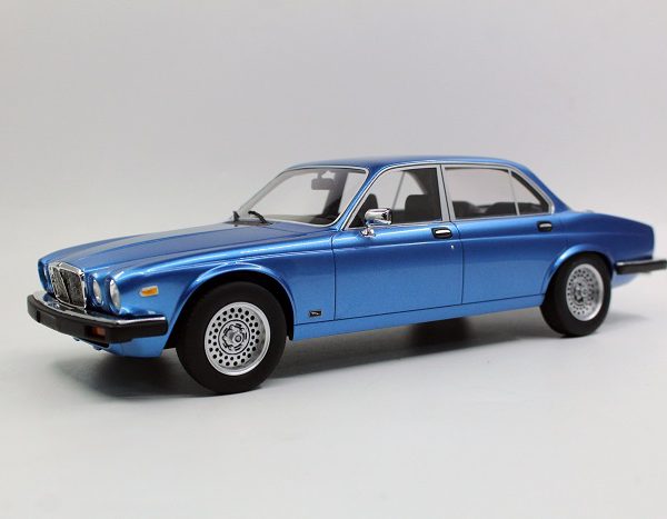 Jaguar XJ6 1982 Blauw Metallic 1-18 LS Collectibles Limited 100 Pieces