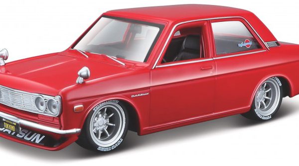 Datsun 510 1971 'KIT' Rood 1-24 Maisto