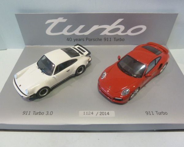 Porsche 911 Turbo Set "Porsche 911 ( 930) Turbo 1978 Wit / Porsche 911 ( 991 ) Turbo Rood" 1-43 Minichamps Limited 2014 Pieces