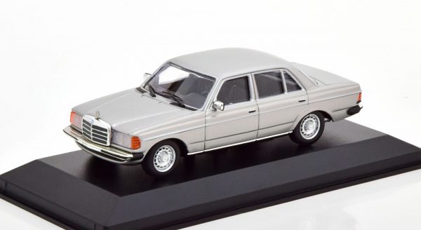 Mercedes-Benz 230E ( W123 ) Limousine 1982 Zilver 1-43 Maxichamps