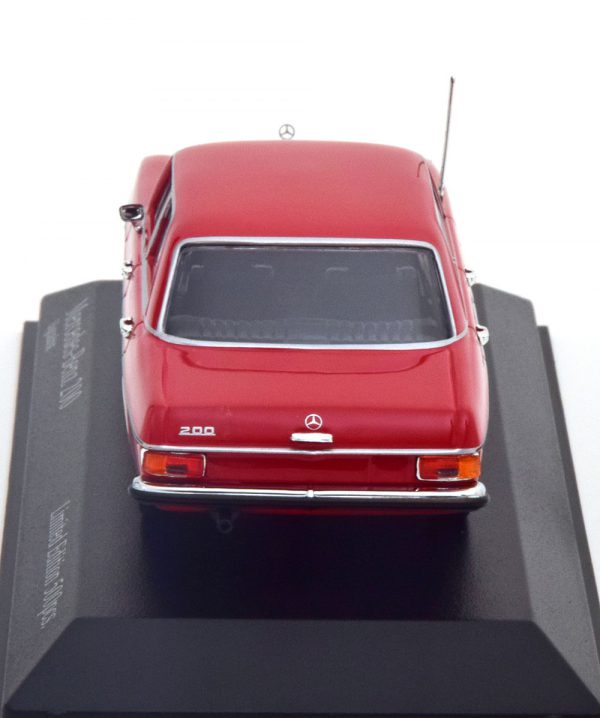 Mercedes-Benz 200 ( W115 ) Limousine 1968 Rood 1-43 Minichamps Limited 500 Pieces