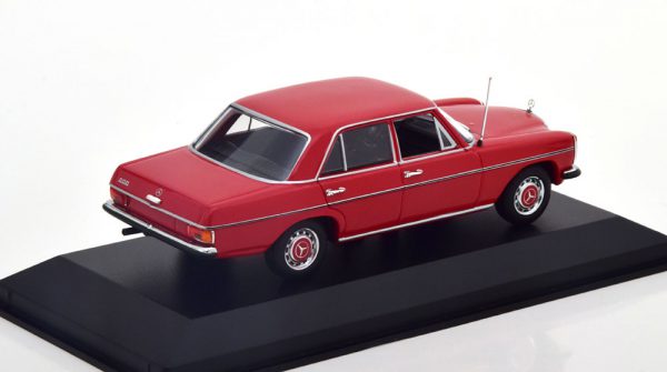 Mercedes-Benz 200 ( W115 ) Limousine 1968 Rood 1-43 Minichamps Limited 500 Pieces