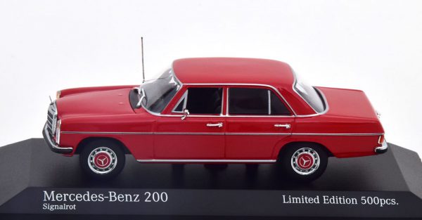 Mercedes-Benz 200 ( W115 ) Limousine 1968 Rood 1-43 Minichamps Limited 500 Pieces