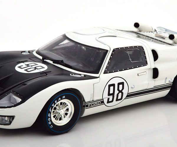 Ford GT40 MK II #98 Winner 24Hrs Daytona 1966 Miles/Ruby Wit / Zwart 1-18 Shelby Collectibles