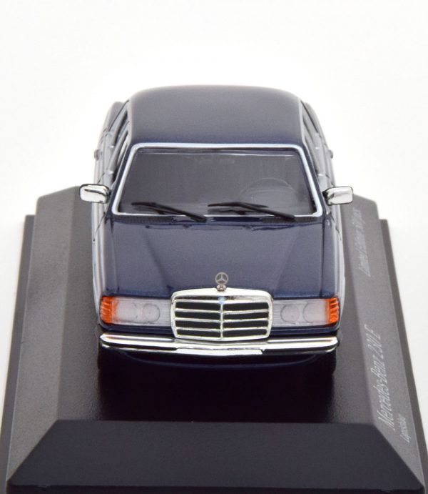 Mercedes-Benz 230E ( W123 ) 1982 Limousine Blauw Metallic 1-43 Minichamps Limited 500 Pieces