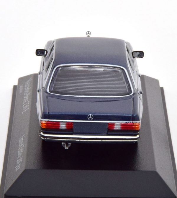 Mercedes-Benz 230E ( W123 ) 1982 Limousine Blauw Metallic 1-43 Minichamps Limited 500 Pieces