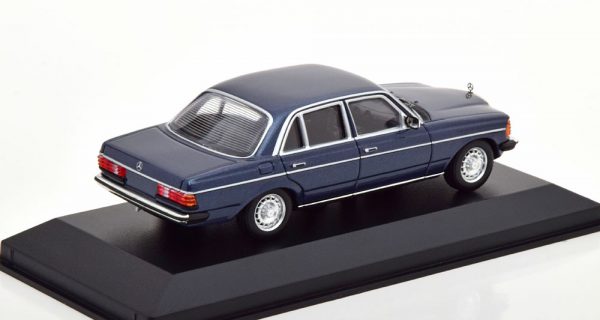 Mercedes-Benz 230E ( W123 ) 1982 Limousine Blauw Metallic 1-43 Minichamps Limited 500 Pieces