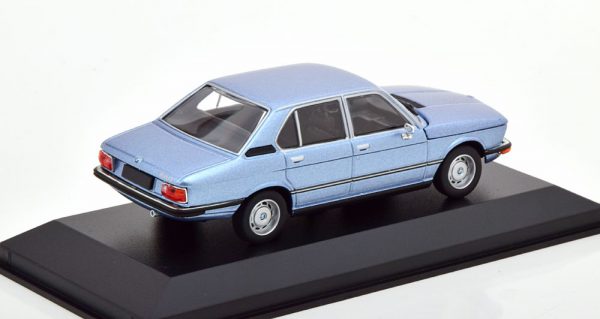 BMW 520 ( E12 ) 1974 Blauw Metallic 1-43 Minichamps Limited 500 Pieces