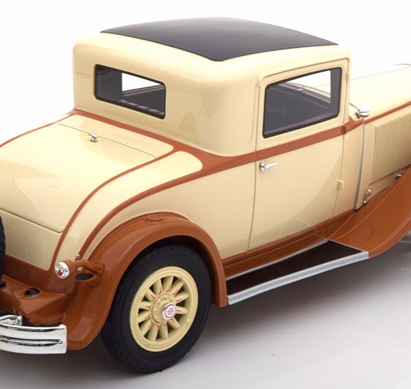 Dodge Eight DG Coupe Beige / Bruin 1-18 BOS Models Limited 504 Pieces