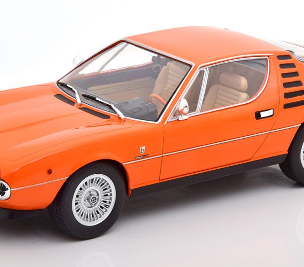 Alfa Romeo Montreal 1970 ( Interieur Beige ) Oranje 1-18 KK Scale Limited 500 Pieces