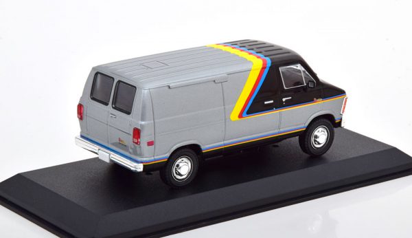 Dodge RAM B250 Van 1980 Grijs / Geel / Rood / Blauw 1-43 Greenlight Collectibles