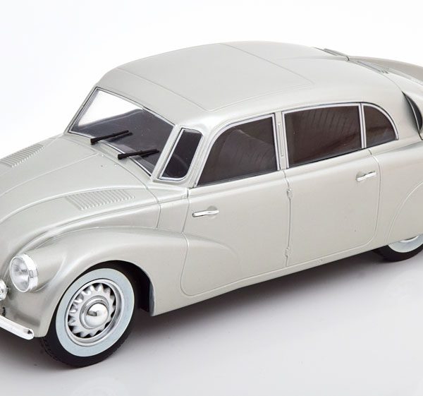 Tatra 87 1937 Zilver 1-18 MCG Models