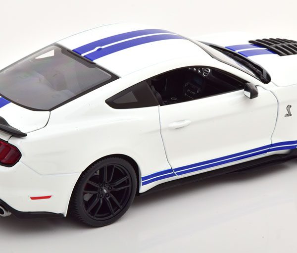 Shelby Mustang GT500 2020 Wit / Blauw 1-18 Maisto