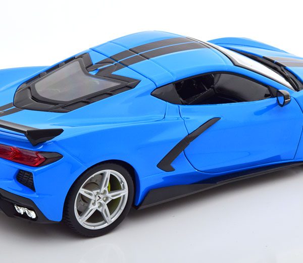 Chevrolet Corvette Stingray Coupe 2020 Blauw / Zwart 1-18 Maisto