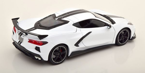 Chevrolet Corvette Stingray Coupe 2020 Wit / Zwart 1-18 Maisto