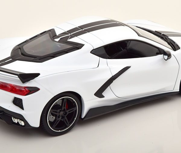 Chevrolet Corvette Stingray Coupe 2020 Wit / Zwart 1-18 Maisto