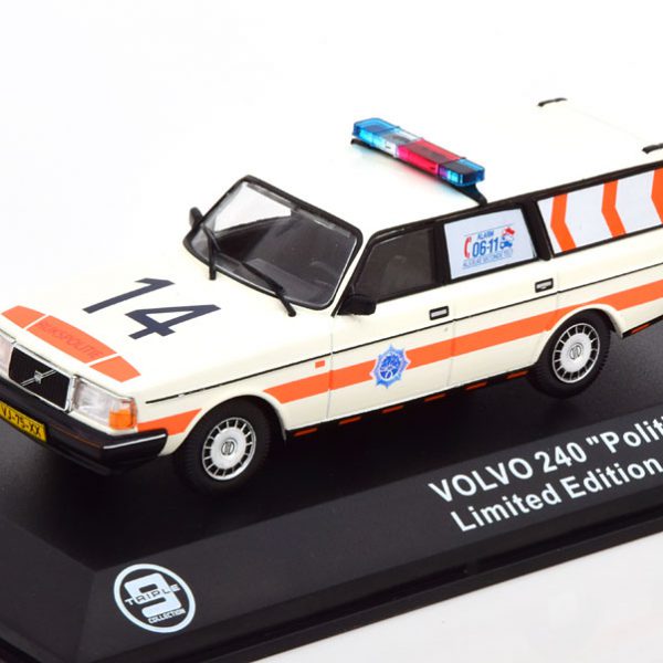 Volvo 240 "Politie Nederland" 1983 Wit / Oranje 1:43 Triple 9 Collection Limited 504 Pieces