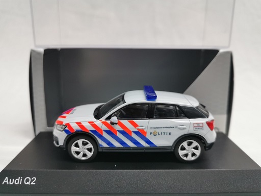 Audi Q2 Nederlandse Politie ( Oude Striping ) omgebouwd 1-43 Iscale