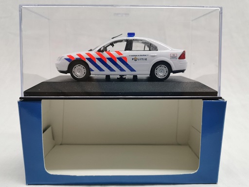 Ford Mondeo Nederlandse Politie ( Old Striping ) Omgebouwd 1-43 Minichamps