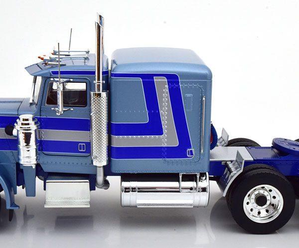 Peterbilt 359 1967 Blauw Metallic / Blauw / Zilver 1-18 Road Kings Limited 500 Pieces